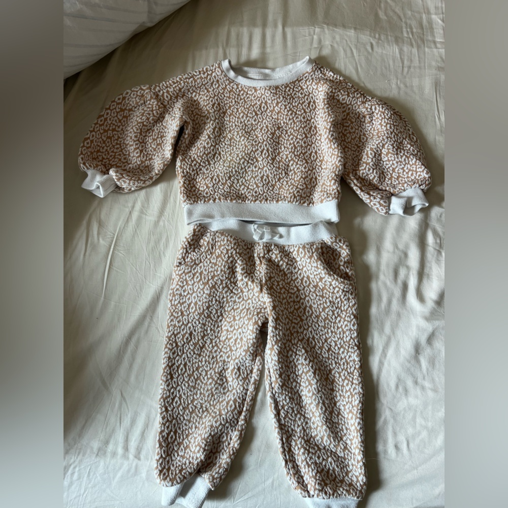 Janie and Jack Leopard Jacquard Puff Sleeve Sweatshirt and Pants set